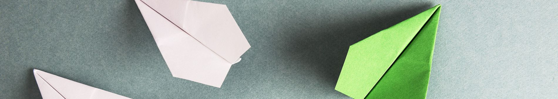 Lösungen – Gruppe von Papierfliegern